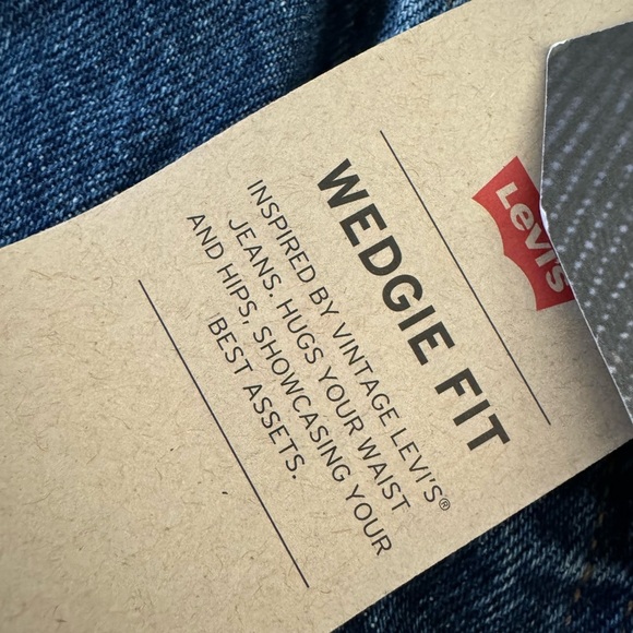 Brand New Levi’s Women’s Wedge Fit Denim Jeans Shorts size 27 $98 - Picture 7 of 7